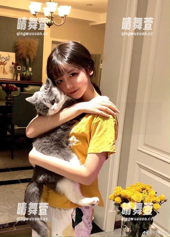 打开51cg57苹果版，收藏更精彩的吃瓜视频和图片