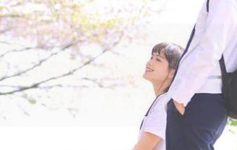 在“www.51吃瓜网”首页轻松分享和收藏那些爆笑的吃瓜趣事，乐享其间，欢乐无穷！