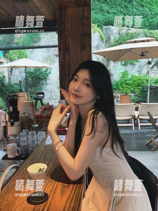 访问黑料社下载，登录后解锁更多吃瓜秘闻，让你紧跟潮流！